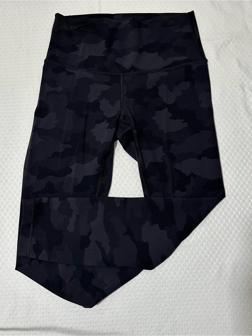 NWOT lululemon athletica Black Camo High-Waist Leggings, size 6, 23 inch inseam